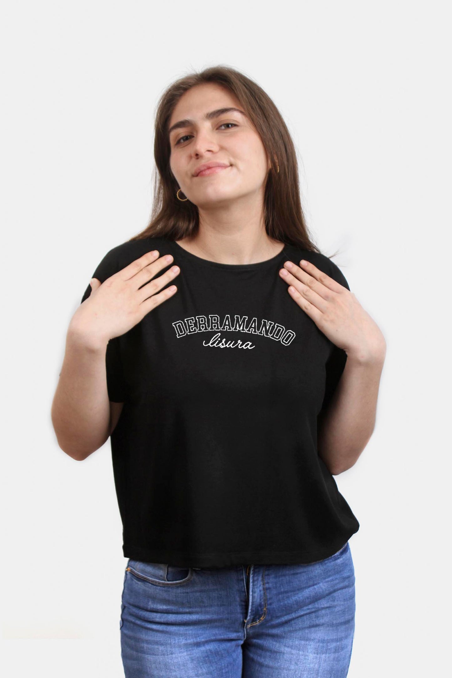 Crop Derramando_lisura (8855468310781)