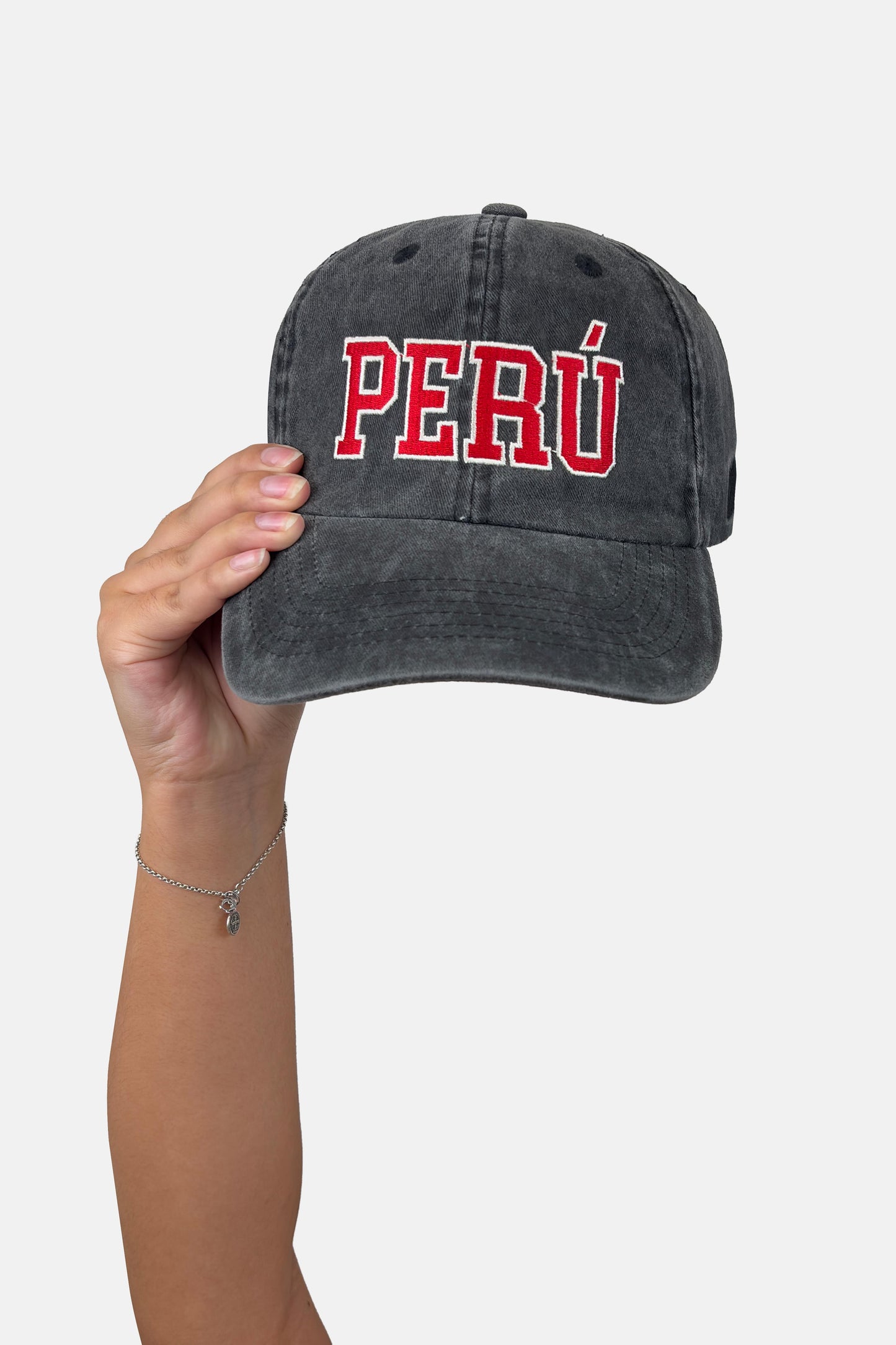 Gorro Perú rojo hueso